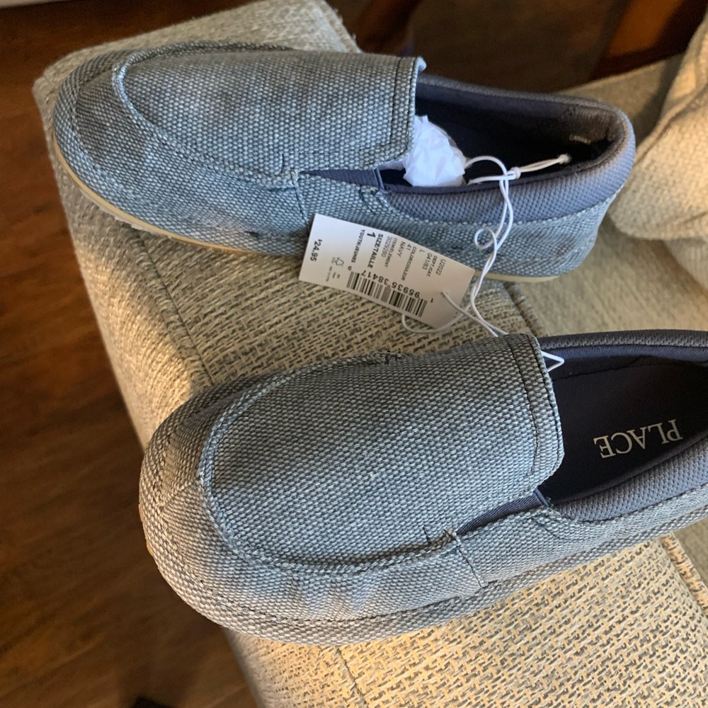 Children’s Place dress up or dress down shoes for youth/Size 1 Navy Blue
